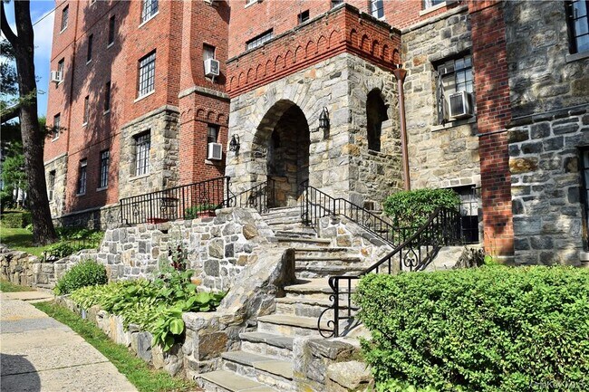 Foto del edificio - 22 Sagamore Rd