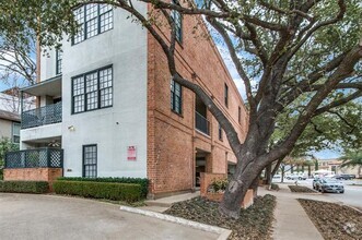 Building Photo - 3905 Gilbert Ave