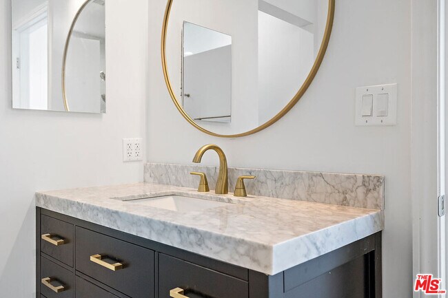 Foto del edificio - 1100 Wilshire Blvd