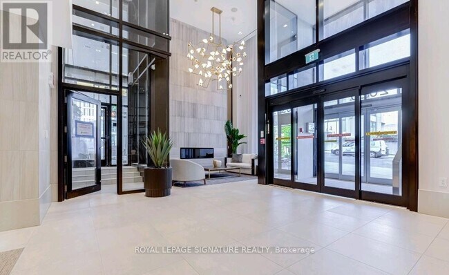 Photo du bâtiment - 2020 Bathurst St