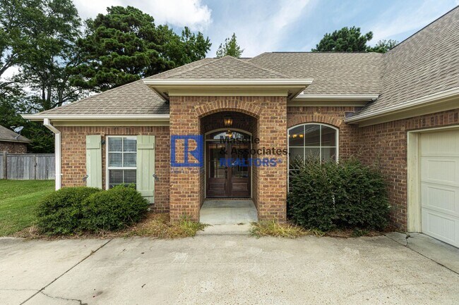 Building Photo - 6 MONTH LEASE OPTION!!! 4 Bed/2 Bath Home ...