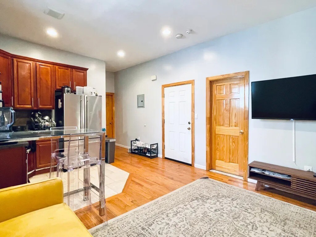 Foto principal - Furnished room/NOT APARTMENT