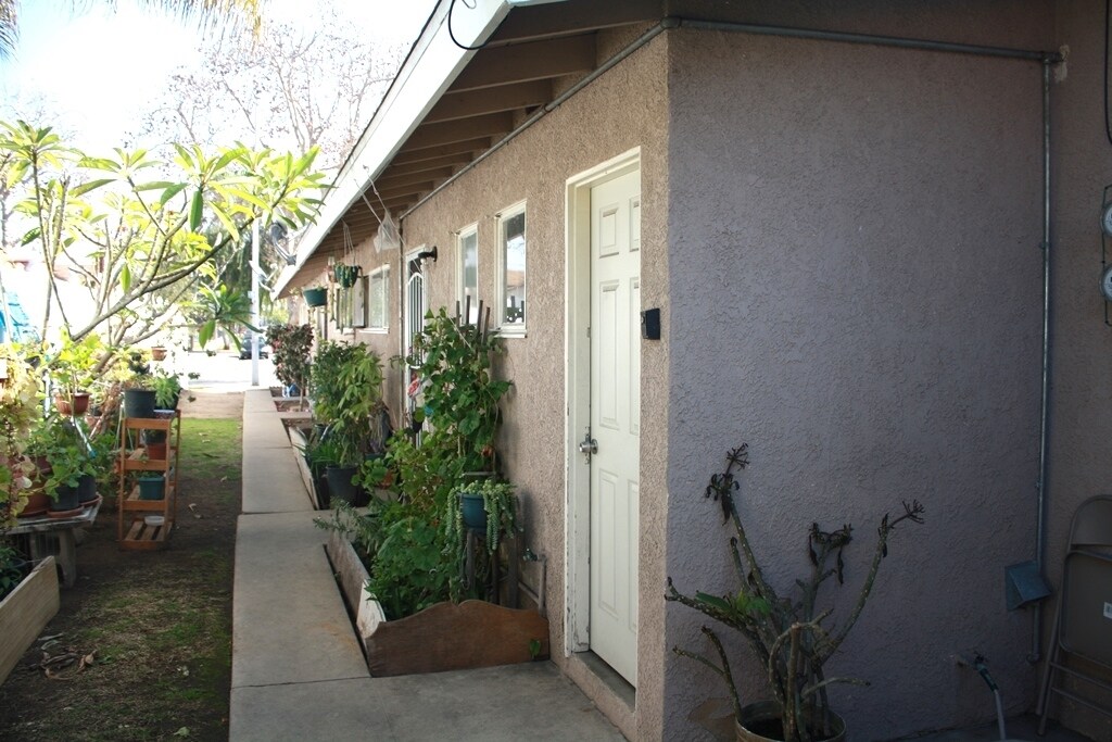Building Photo - 1337 Simmons Ave