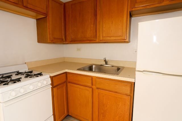 Foto del edificio - 1455 W Byron St