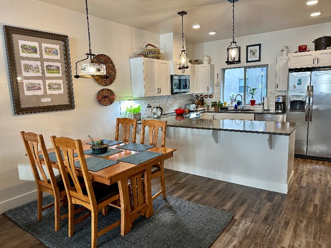 Foto del edificio - 4250 N Freeride Ln