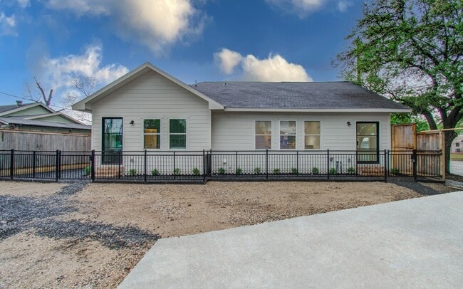 Building Photo - 4006 Navigation Blvd