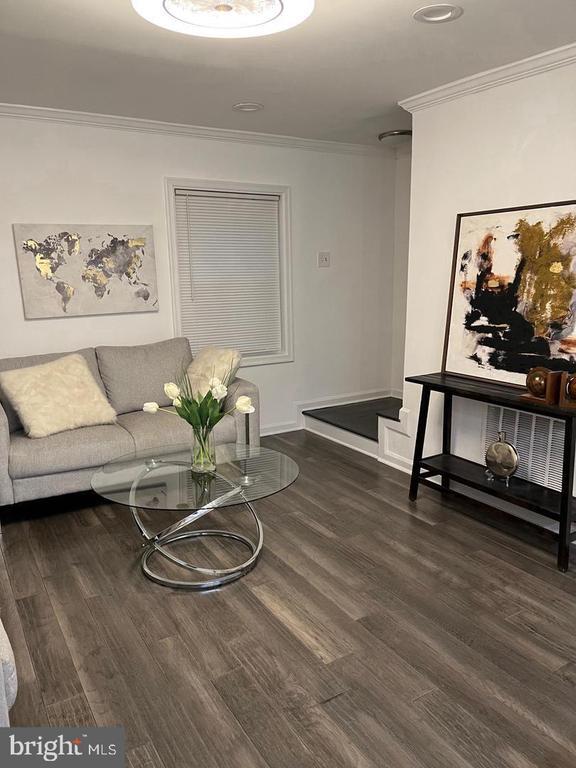 Building Photo - 1077 S Edison St