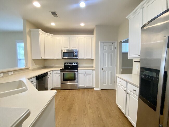 Building Photo - Charming Four-Bedroom Home in Bluffton wit...