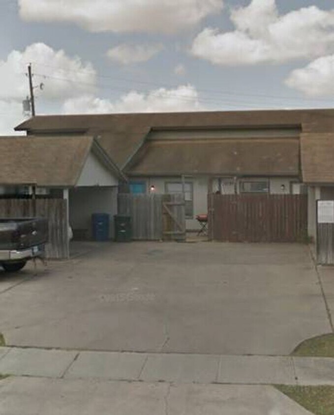Primary Photo - 5749 Crestmore Dr