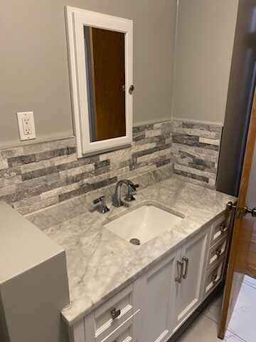 Baño principal - 10931 Wilkie Ave