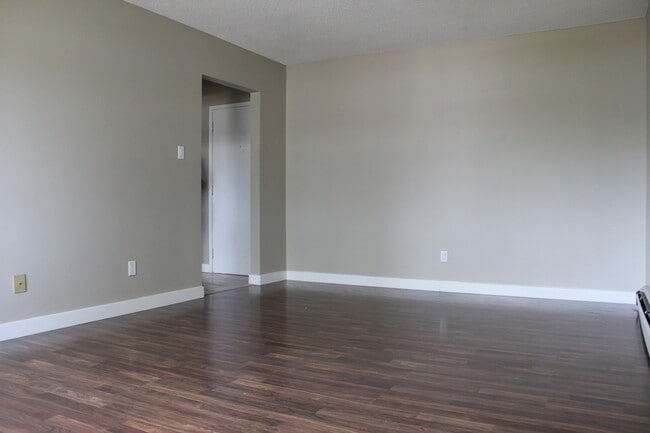Building Photo - Willow Apartments