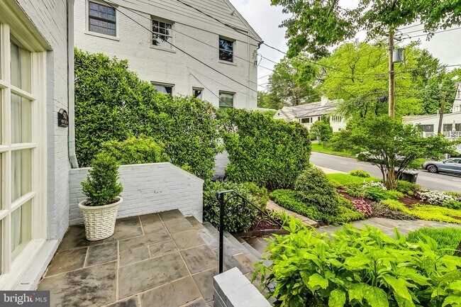 Building Photo - 4831 Calvert St NW