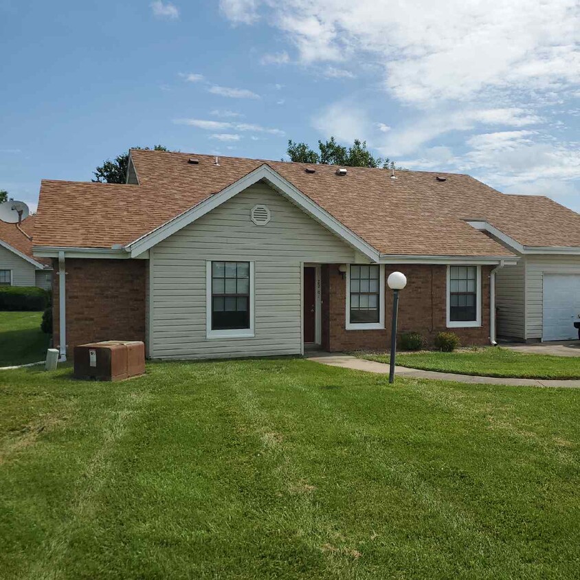 Primary Photo - 122 SE 1161