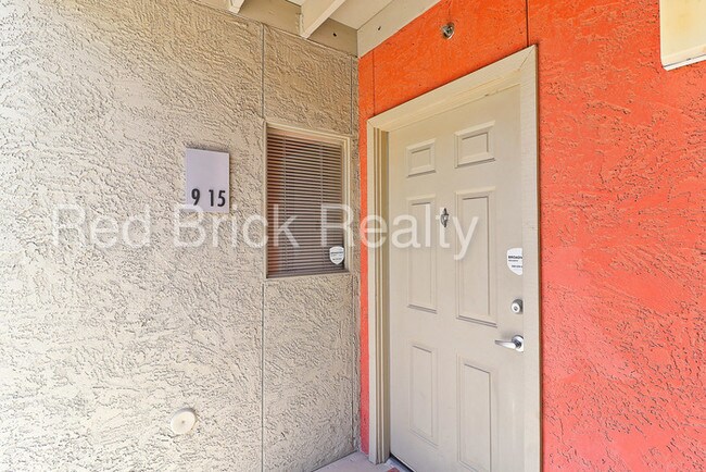 Building Photo - 1295 N Ash St