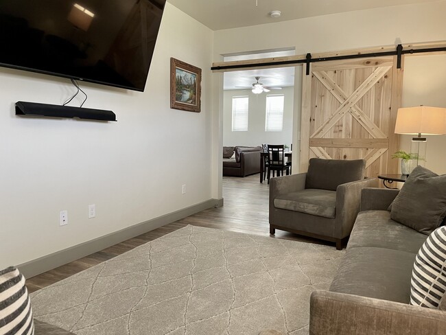Building Photo - 703 Santa Fe Trl E