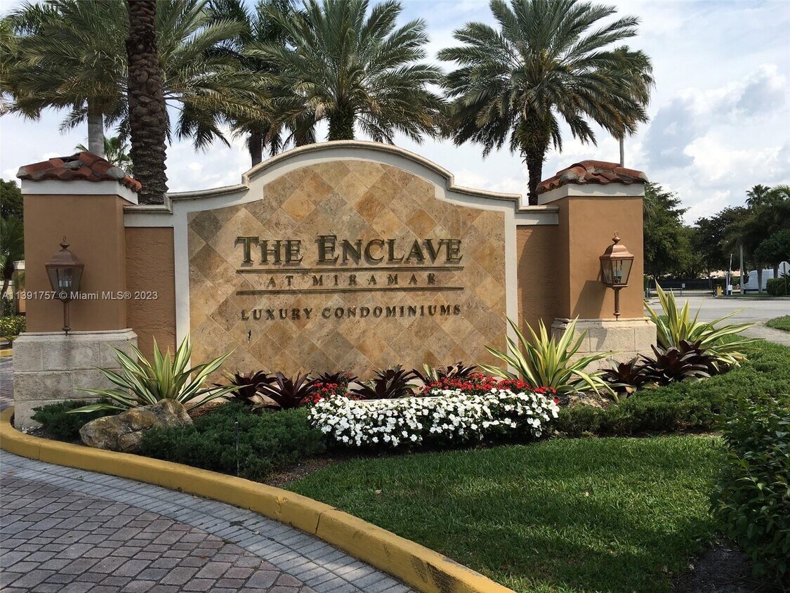 Primary Photo - 2071 Renaissance Blvd