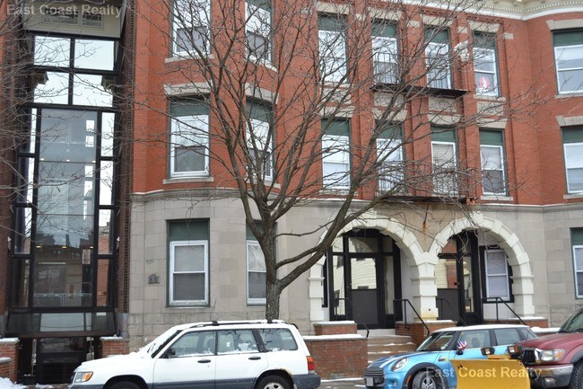 Foto del edificio - 10 Brainerd Rd