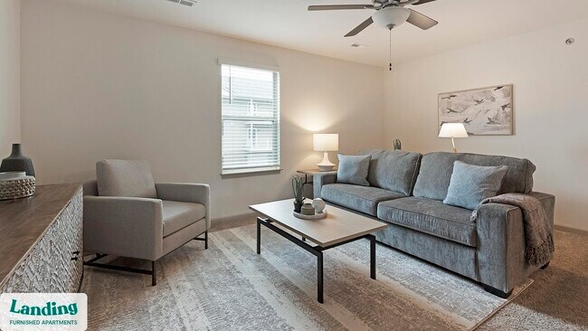 Foto del edificio - 610 Universal Dr