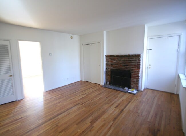 Living Room - 935 Lombard St