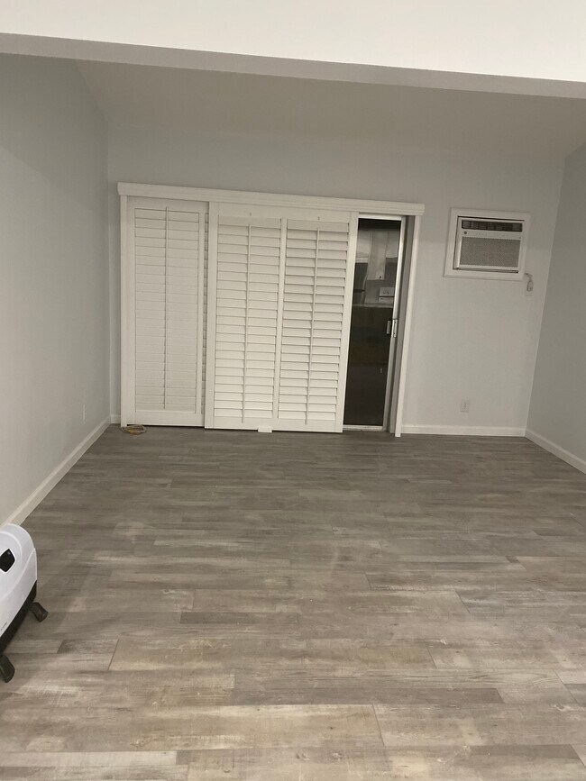 Living Room - 21800 Schoenborn St