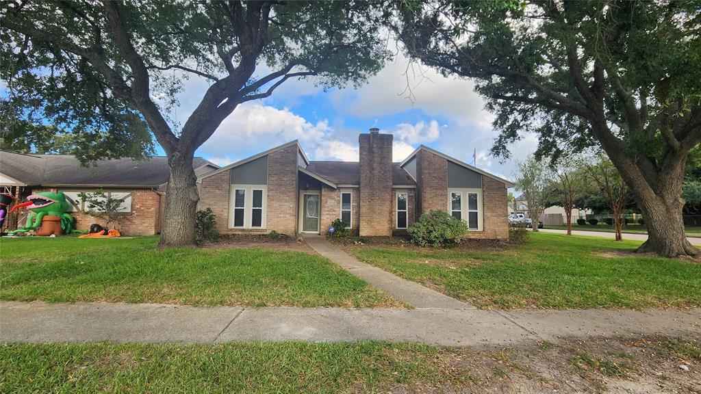 Foto principal - 15139 Tresch Ln