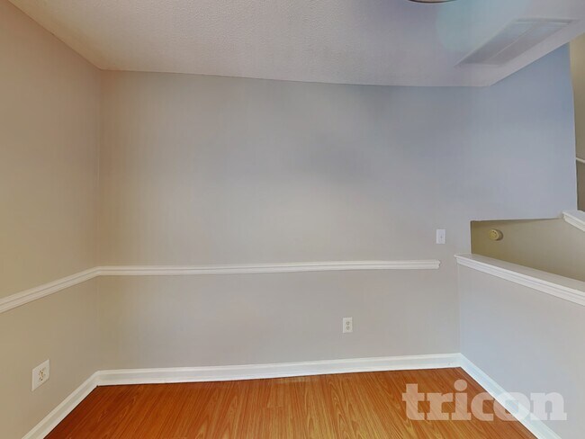 Building Photo - 5005 Hyacinth Ln