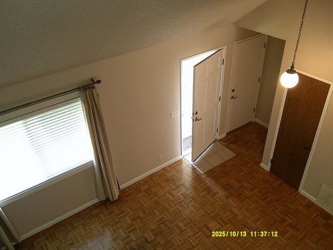 Foto del edificio - 725 Devonshire Ct