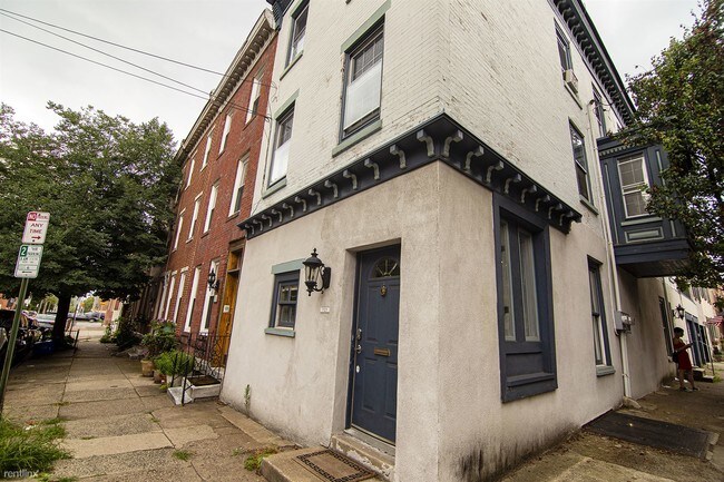 Building Photo - 528 N 21st St