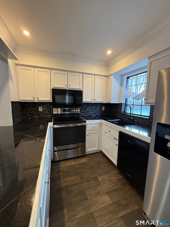 Building Photo - 111 Aspetuck Vlg