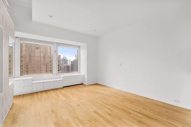 Foto del edificio - 150-156 W 56th St