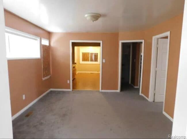 Building Photo - 14887 Sorrento Ave