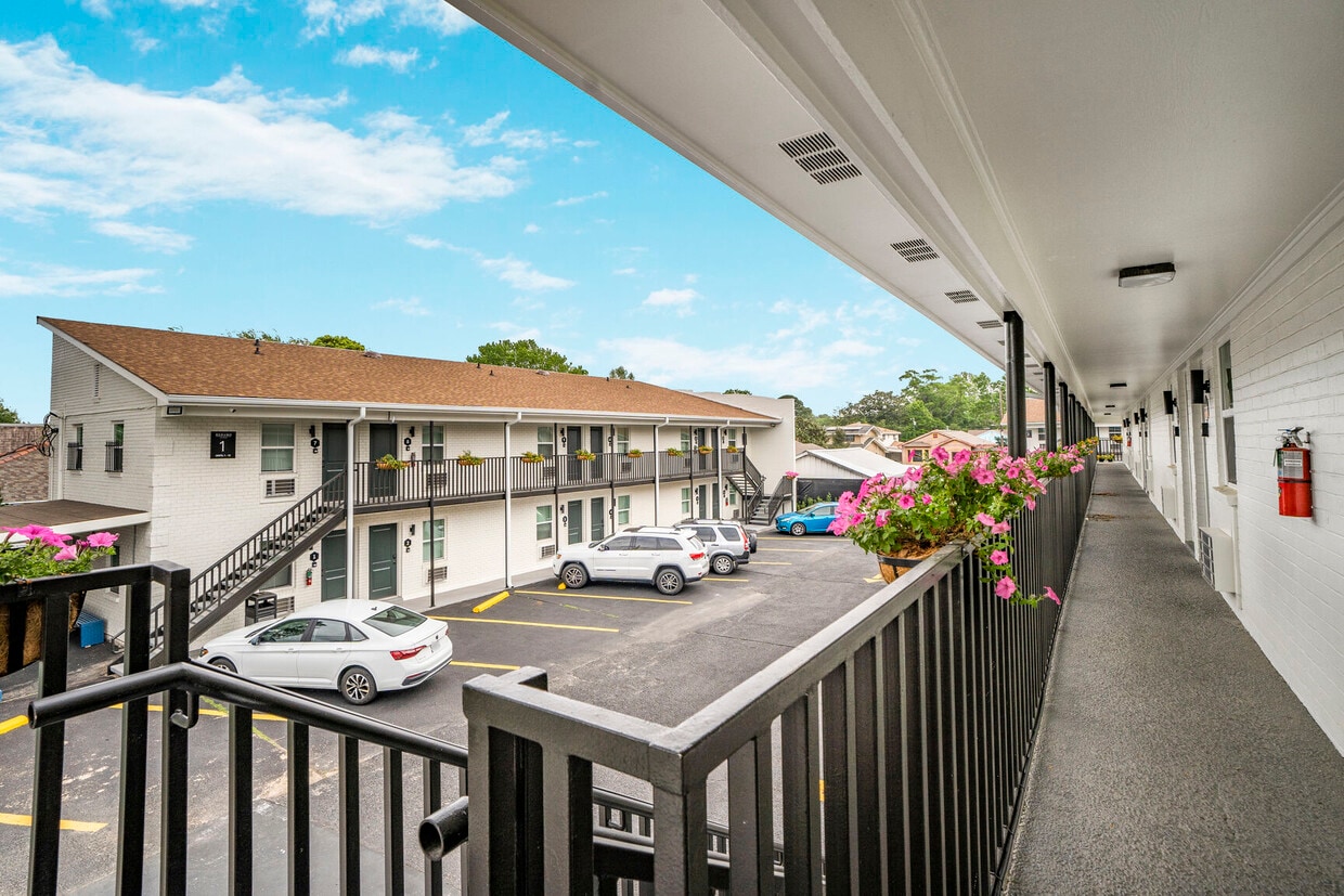 Primary Photo - Redamo Suites