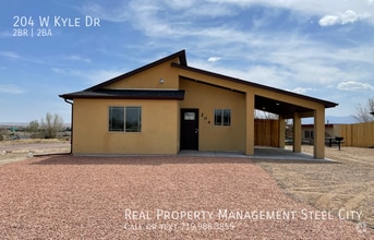 Building Photo - 204 W Kyle Dr