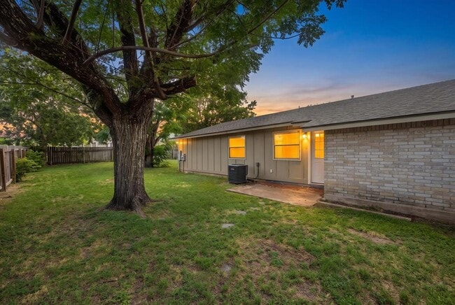 Building Photo - 10300 Rutland Village E