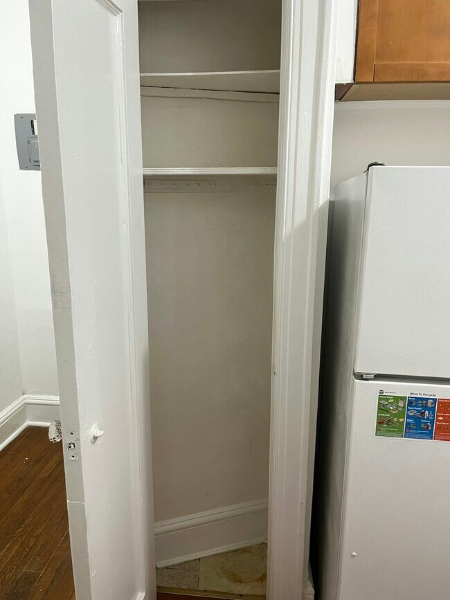 Foto del edificio - 43-36 42st, Unit 1F