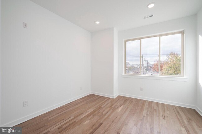 Foto del edificio - 727 N 39th St