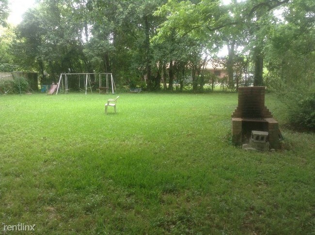 Foto del edificio - 3 br, 2 bath House - 3490 Cloverdale Rd.