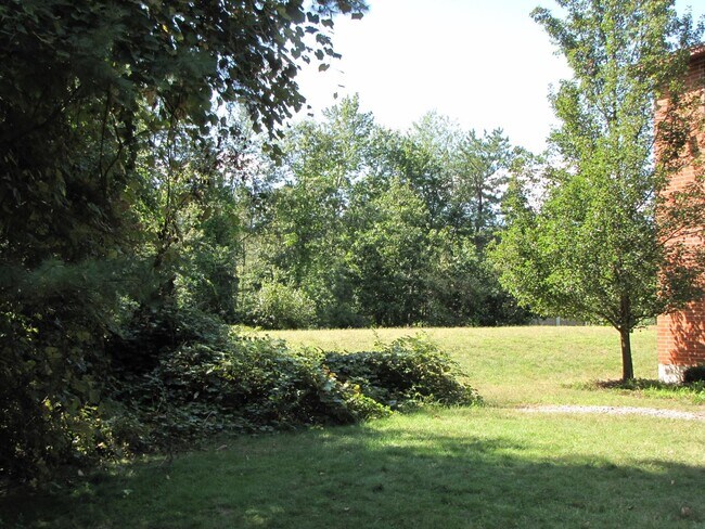 Foto del edificio - 1225 Bodwell Rd