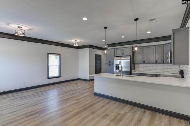 Building Photo - 503 S Saluda Ave