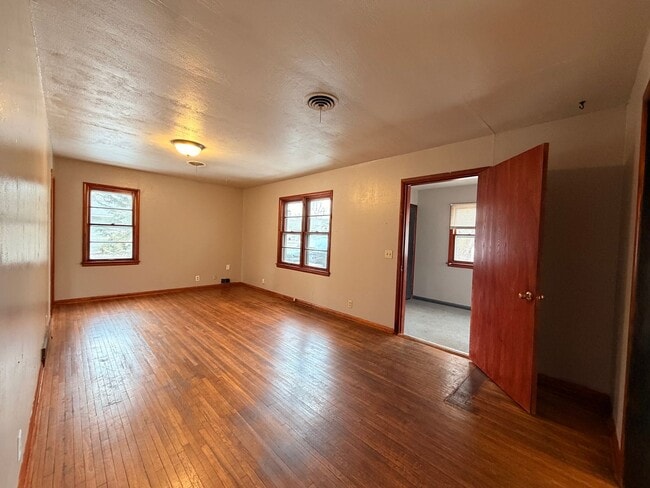 Building Photo - 3 Bedroom house in Rockwell City $850