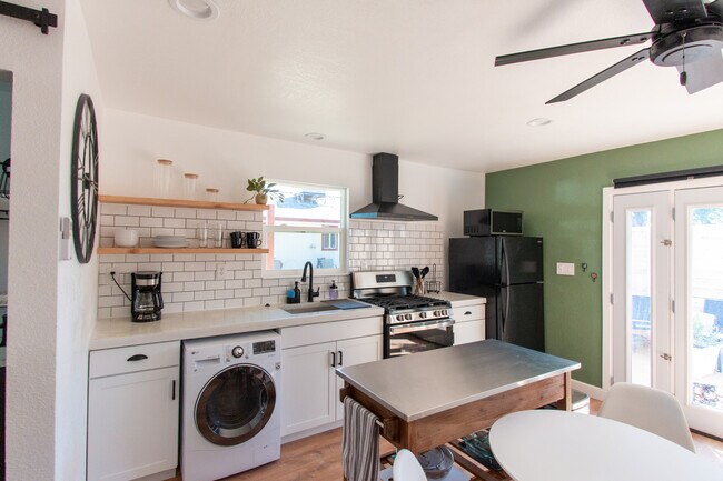 Foto del edificio - 3390 Cutlas Ct