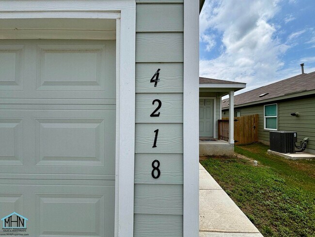 Building Photo - Welcome Home to this Charming 3-Bedroom 2-...