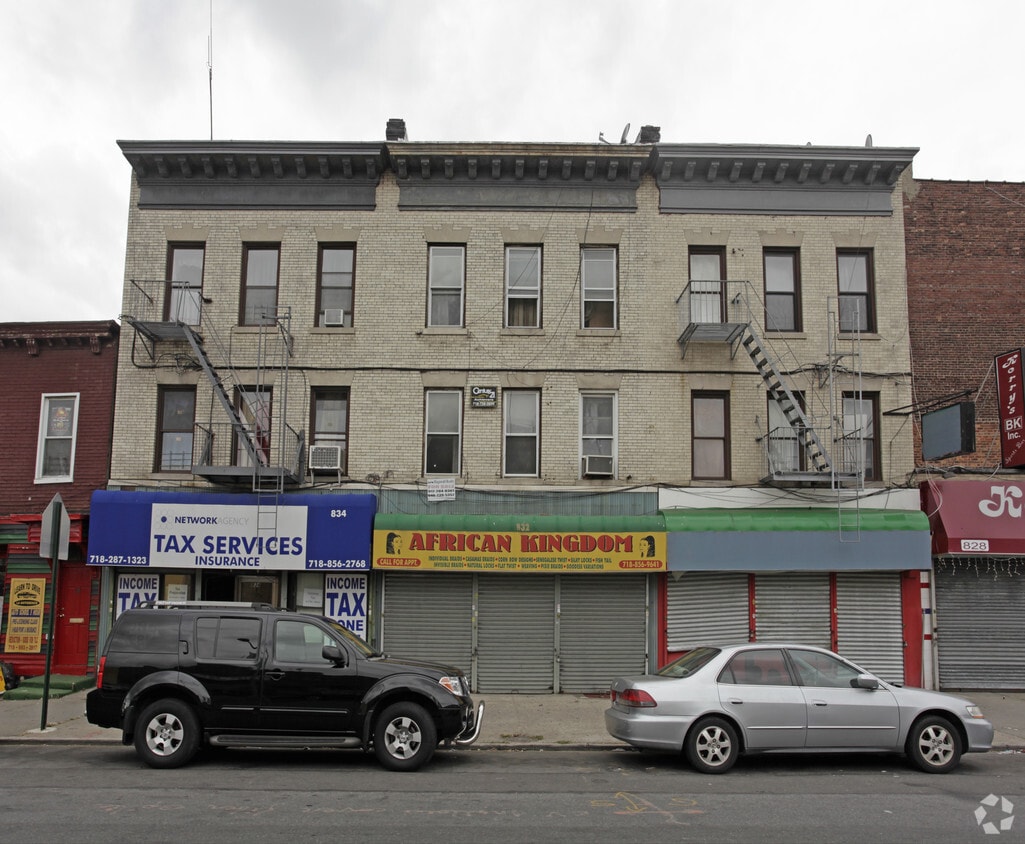 Building Photo - 832 Rogers Ave