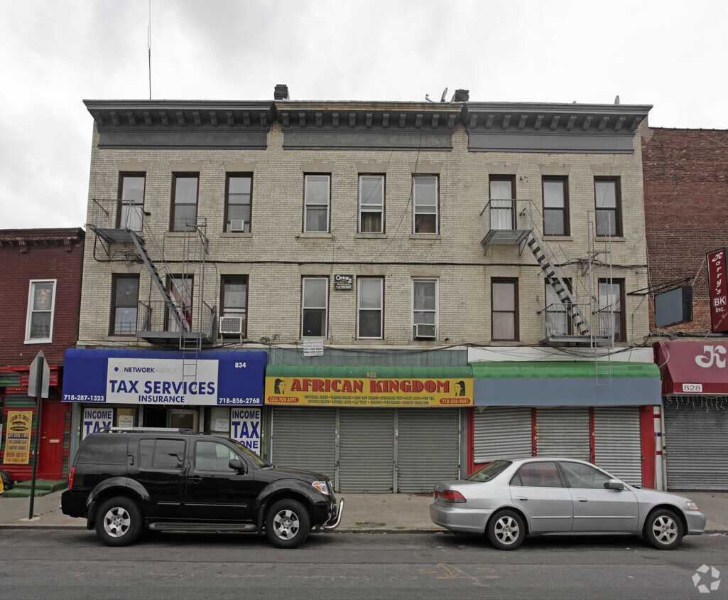 Foto del edificio - 832 Rogers Ave