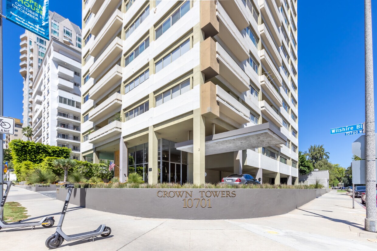 Foto principal - 10701 Wilshire Blvd