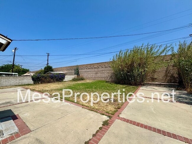 Building Photo - 811 Drake Ave