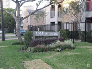 Building Photo - 2025 Augusta Dr