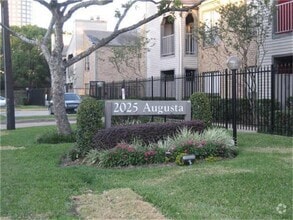 Building Photo - 2025 Augusta Dr