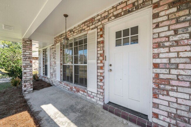 Building Photo - Beautiful home in the City of Central!