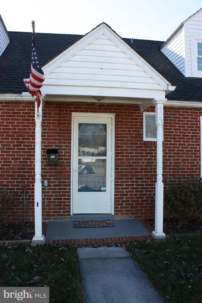 Foto del edificio - 423 Happy Creek Rd
